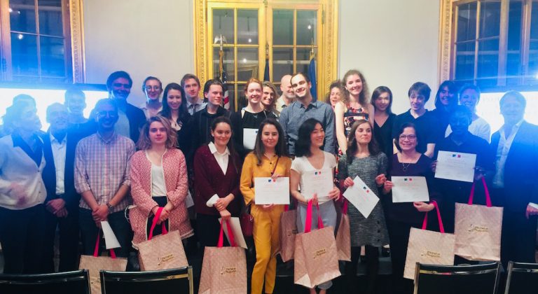Shayan Farmand et Phillippa Naka remportent le Concours d'éloquence à New York