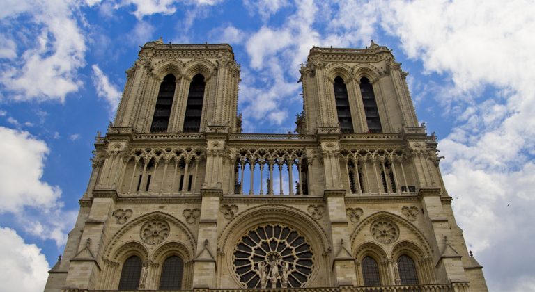Comment aider à reconstruire Notre-Dame depuis les Etats-Unis ?