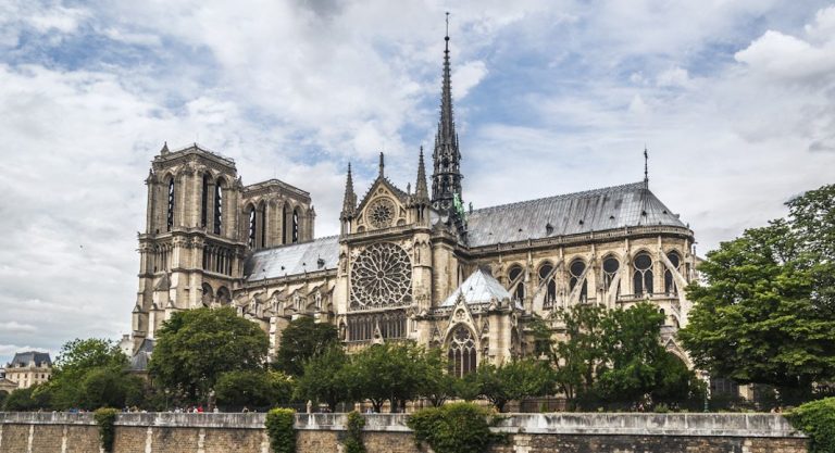 "Monument intemporel de notre civilisation": la presse américaine pleure Notre-Dame