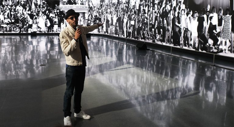 JR dévoile ses "Chroniques de San Francisco" au SFMOMA