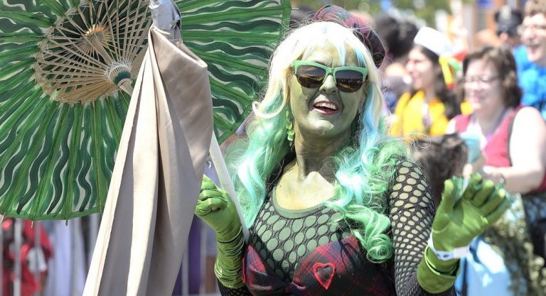 Les sirènes envahissent Coney Island pour la Mermaid Parade