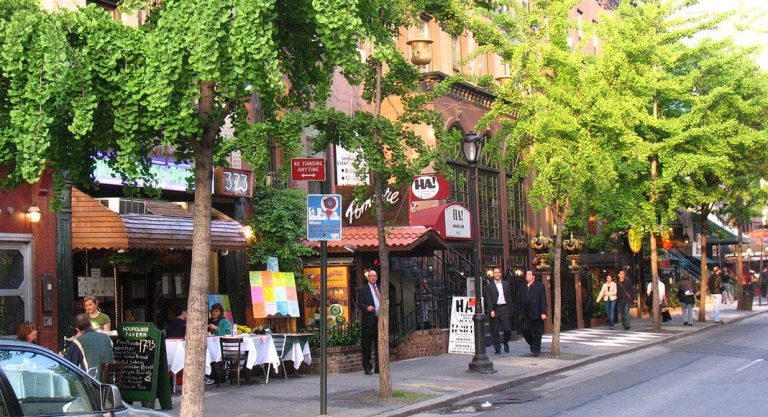 Pourquoi le quartier Hell's Kitchen s'appelle-t-il ainsi ?