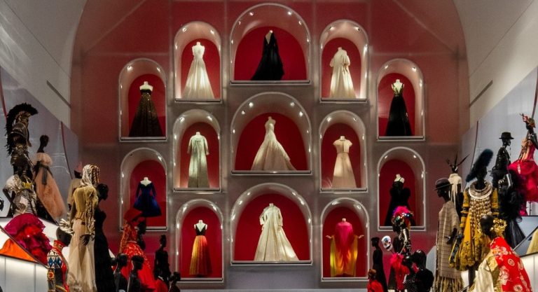 Le Dallas Museum of Art prolonge son exposition sur Dior