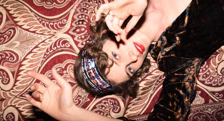 Les créatrices de Micheline contre le gaspillage de la mode, un bandeau à la fois