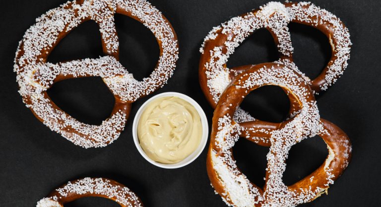 Marché de Noël alsacien à New York : choucroute, bretzels et soupe à l'oignon aux chalets du District