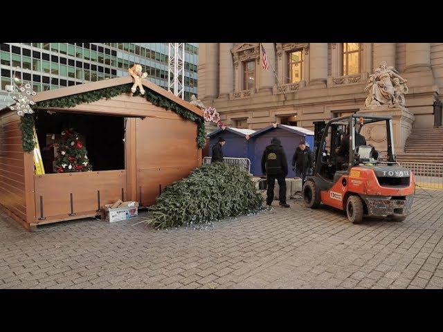 Suivez l'installation du marché de Noël alsacien à New York