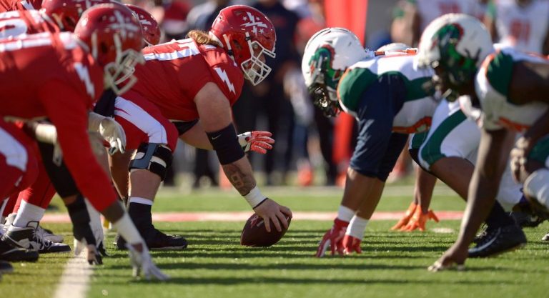 Foot US : un nouveau championnat controversé veut concurrencer la NFL
