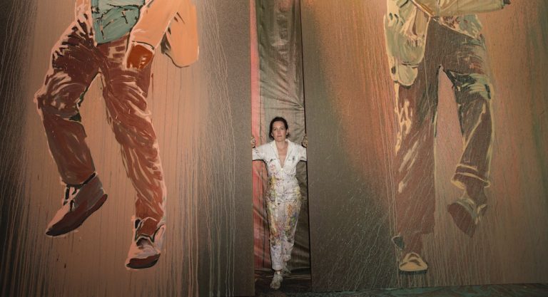 Pour Claire Tabouret, plasticienne expatriée à L.A., la peinture est “un besoin quotidien”