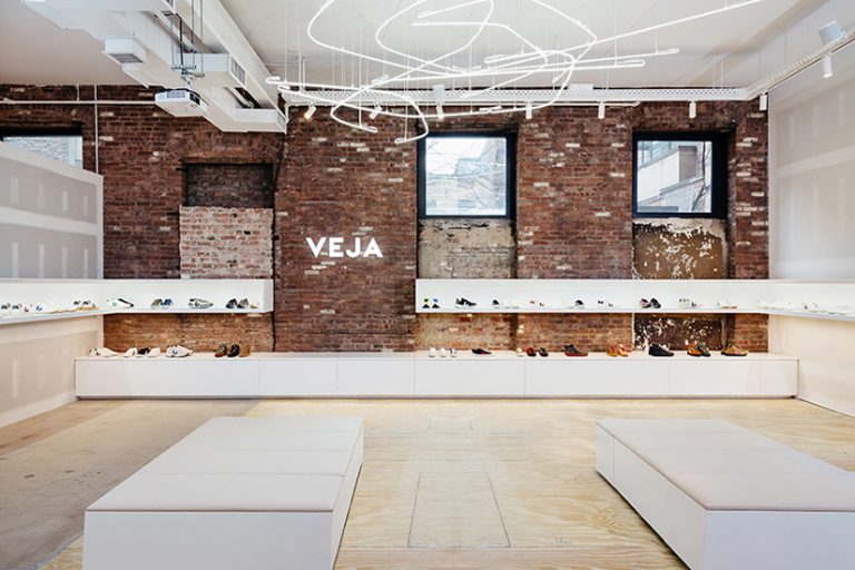 VEJA : les baskets éco-responsables débarquent à New York