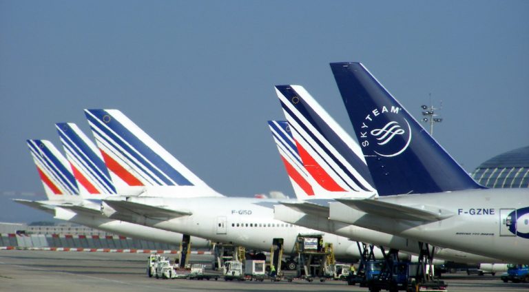Appels dans le vide et billets à 11 000 euros: récits de retours en France