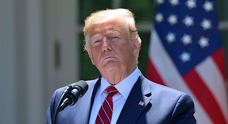 Donald Trump annonce la suspension de toute immigration aux US