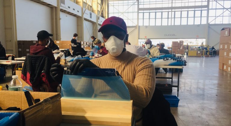 Au Brooklyn Navy Yard, des Français dans “l’effort de guerre” contre le Covid-19