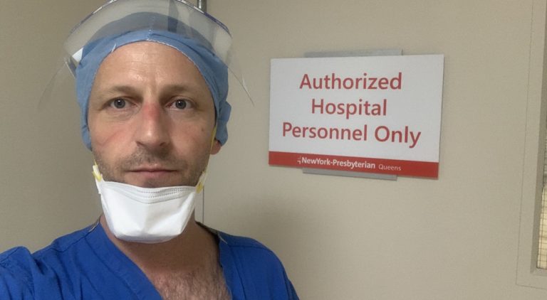 “Je voulais être utile”: Matthieu Jabaudon, un médecin français contre le Covid-19 à New York