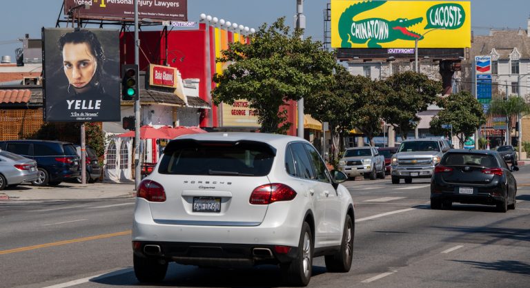 Yelle s’affiche dans les rues de Los Angeles grâce à un généreux fan