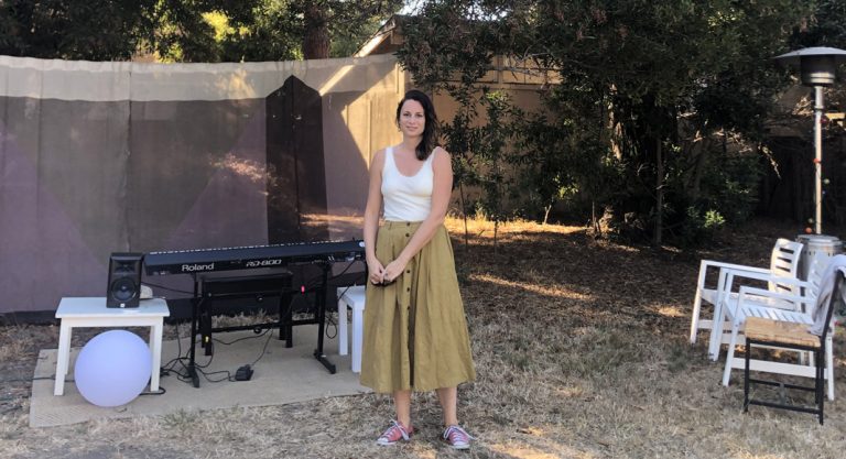 Cécile Boucheron fait fleurir les concerts dans les jardins d’East Bay