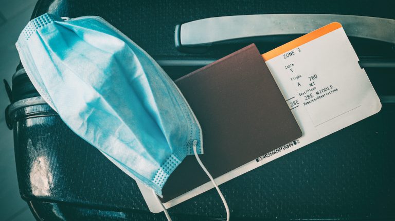 Retour en France: test PCR et isolement de 7 jours désormais obligatoires