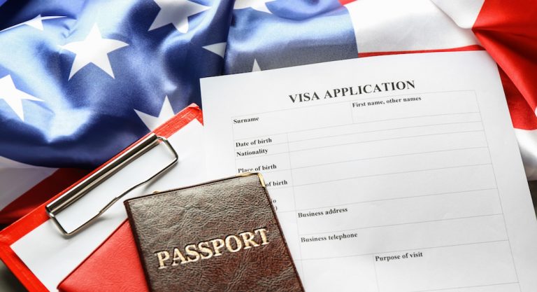 Malgré la levée du “visa ban” par l’administration Biden, des milliers de Français restent bloqués d’un côté ou l’autre de l’Atlantique