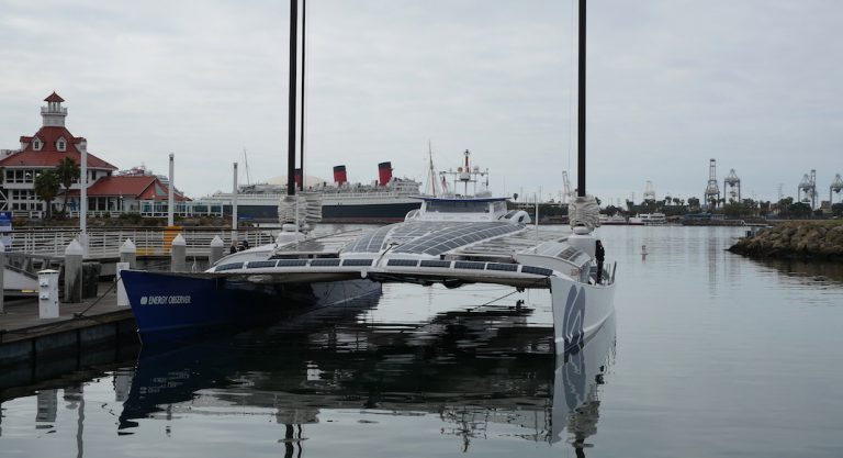 Le bateau Energy Observer, laboratoire d’énergies renouvelables, en escale à San Francisco