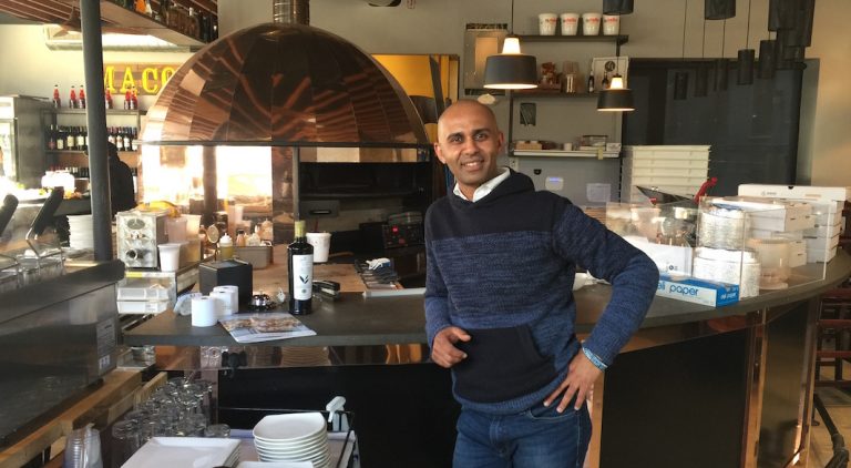 Après la finance et le Kung fu, il devient une star de la pizza à New York