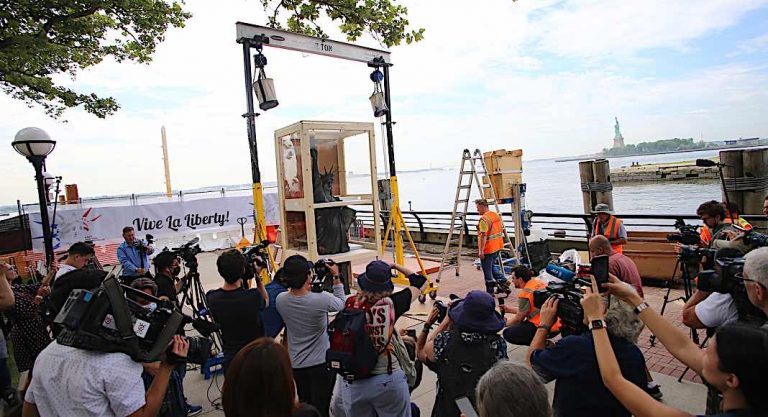 La “petite soeur” de la Statue de la Liberté arrive à bon port