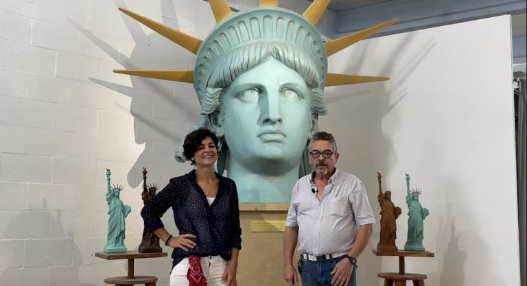 Une copie originale de la tête de Lady Liberty trône à Miami