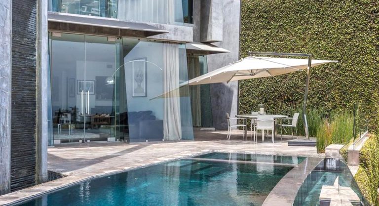 Cyril Hanouna, l’animateur de “Touche pas à mon poste”, s’offre une villa à Los Angeles