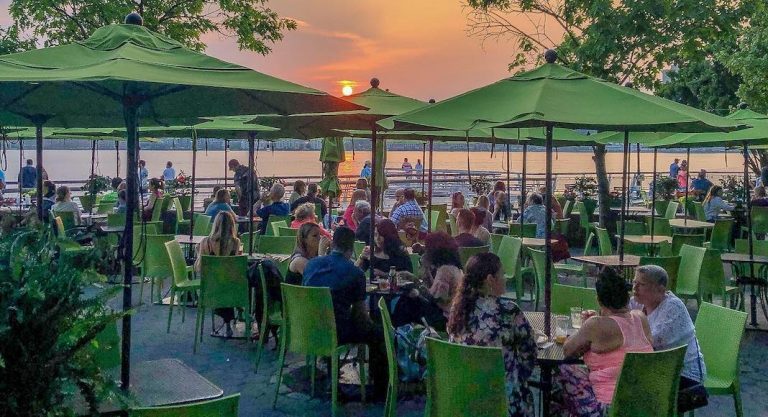 6 restaurants et bars au bord de l’eau à découvrir cet été à New York