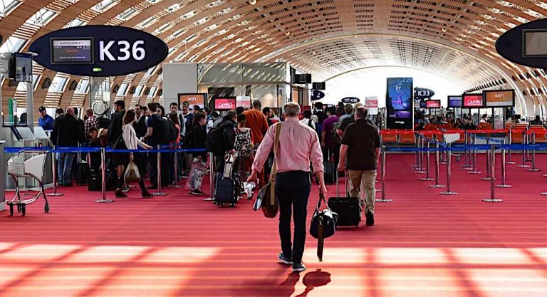 Les Etats-Unis déconseillent les voyages en France aux Américains