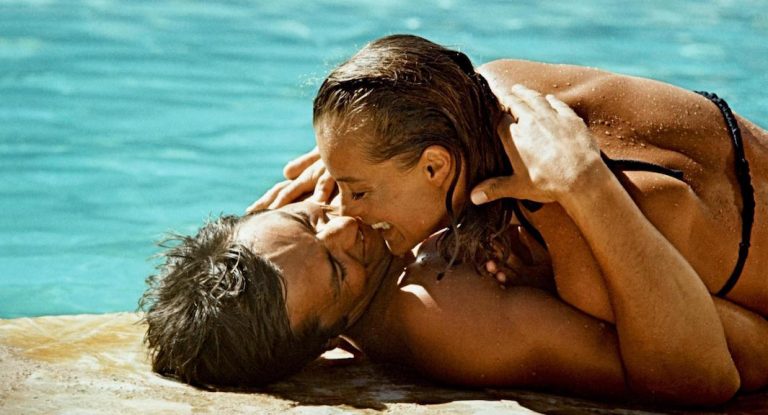 Sexe et soleil : « La Piscine » nage dans le succès à New York