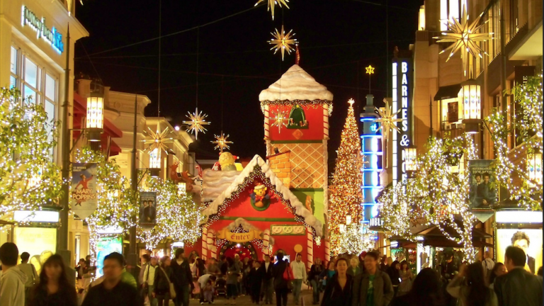 A LA, la saison des marchés de Noël est ouverte !