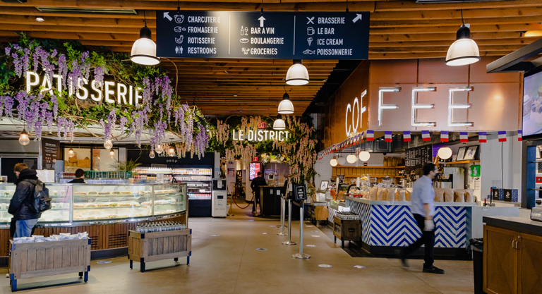 Le District, rendez-vous culinaire des Français à New York, rouvre son marché couvert