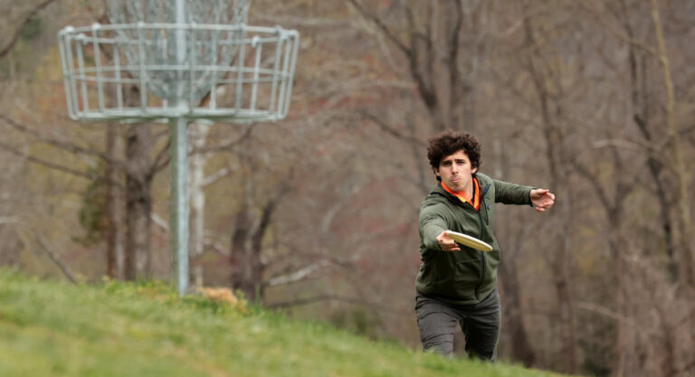 Le Disc Golf, ce jeune sport hybride qui séduit les Américains