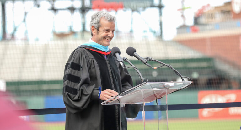 Joël Cohen, proviseur de la International High School, quitte San Francisco pour l’Inde
