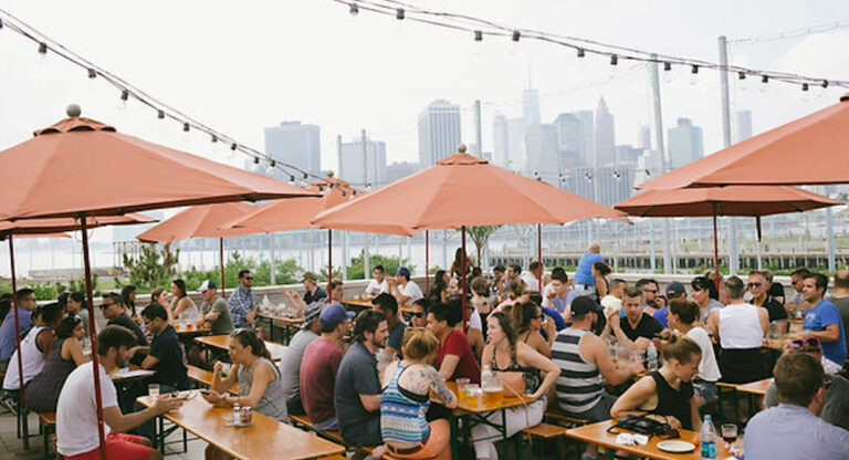 6 restaurants avec terrasse où profiter de la fin de l’été à New York