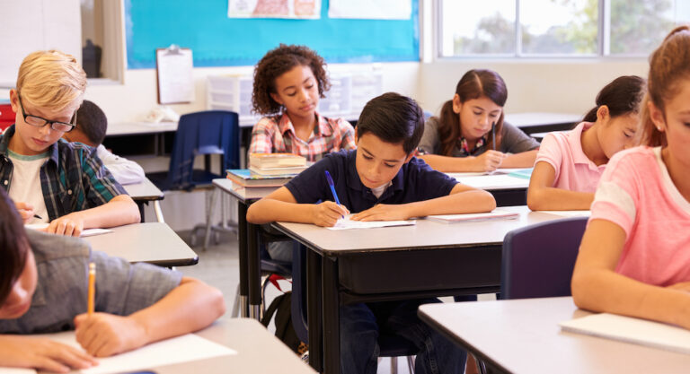 Les classes aux États-Unis et leurs équivalents français