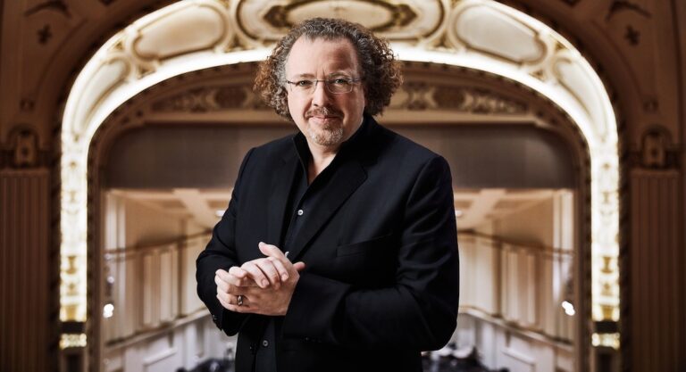 Le chef d’orchestre Stéphane Denève, « sculpteur de sons » en Floride