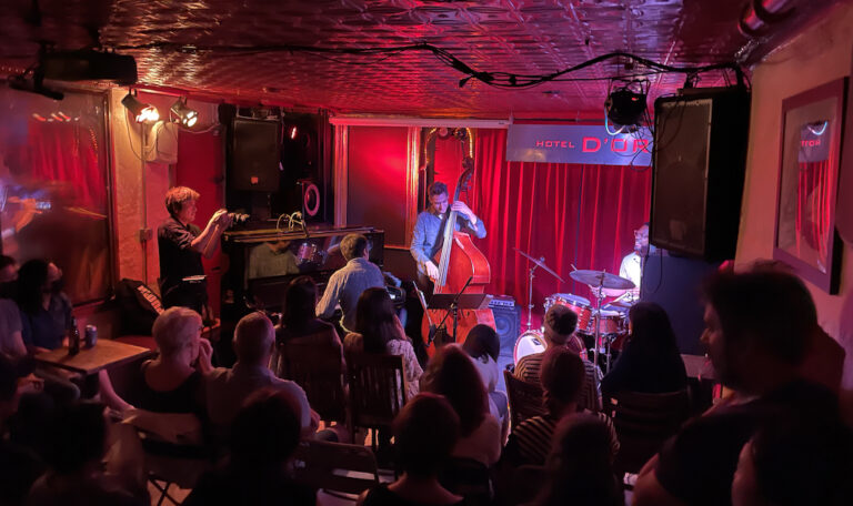 Barbès, 20 ans de «laboratoire culturel» à Brooklyn