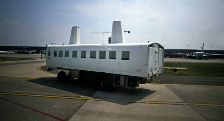 Pourquoi l’aéroport de Dulles utilise toujours des bus des années 60?