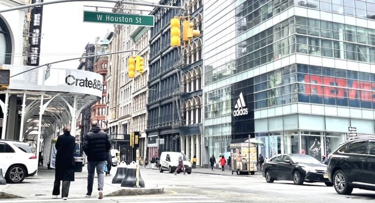 Pourquoi Houston Street ne se prononce pas comme la ville du Texas?