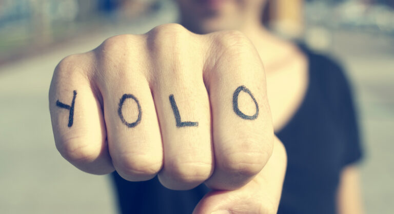 Dink, Yolo, Awol, bobo… D’où viennent ces acronymes américains?