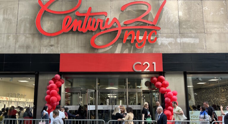 On a visité le nouveau Century 21 avant que vous ne le dévalisiez