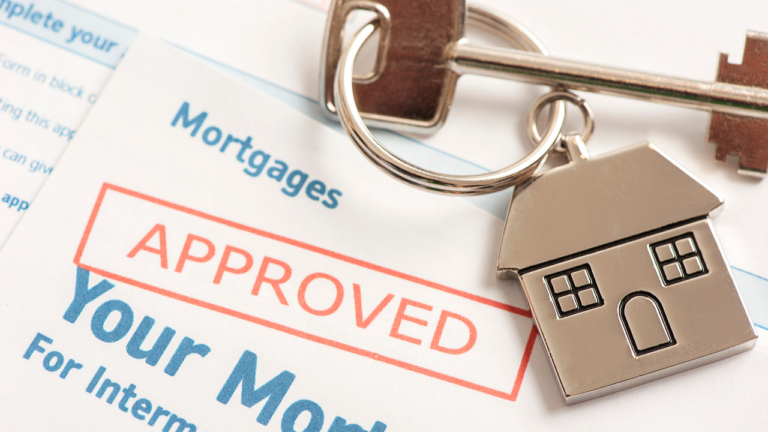 Investir dans l’immobilier en tant qu’expatrié·e : comment obtenir un prêt ?
