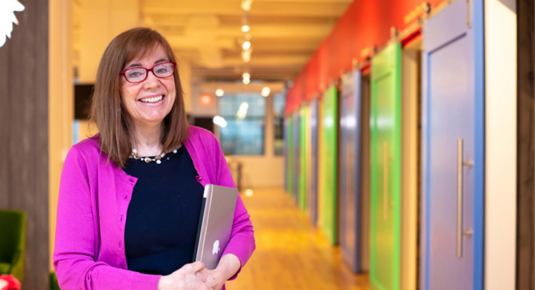 Louise Egan, la professeure d’anglais préférée des Français de New York