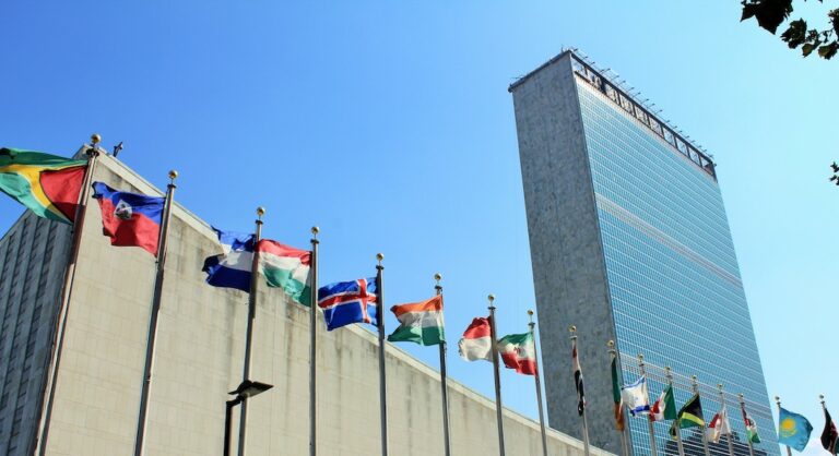 Pourquoi le siège des Nations unies est-il à New York ?