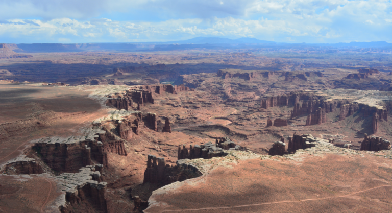 Parc national de Canyonlands: La vallée infinie de mesas et canyons