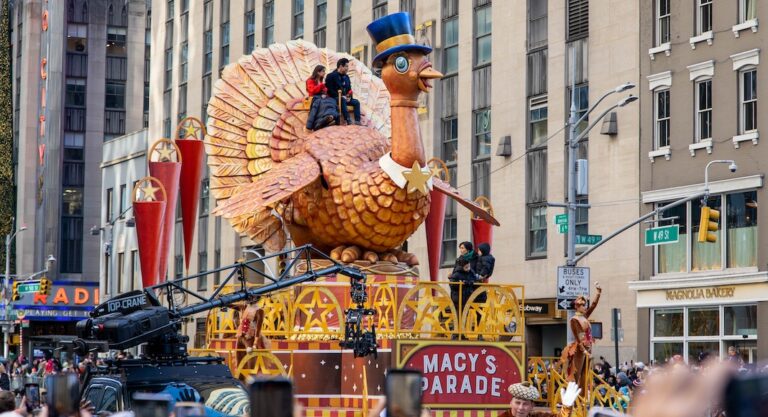 Brèves new-yorkaises: Thanksgiving, contrefaçons et la ville en pain d’épices