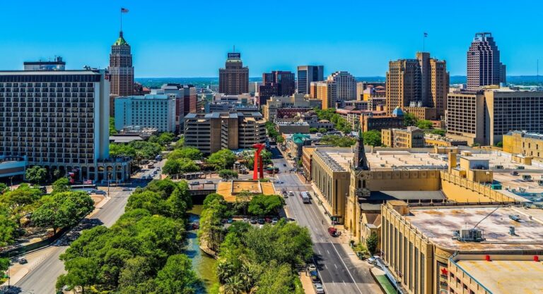 Bientôt un vol direct entre San Antonio et Paris?