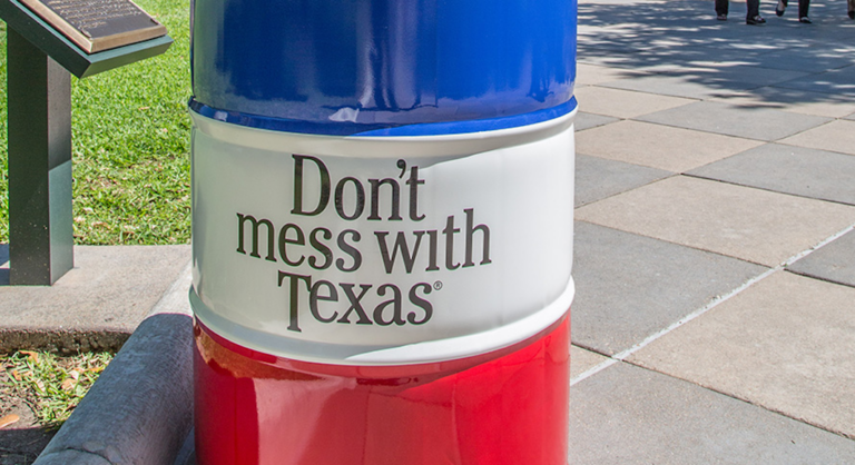Pourquoi le slogan «Don’t Mess with Texas» s’affiche partout dans l’État?