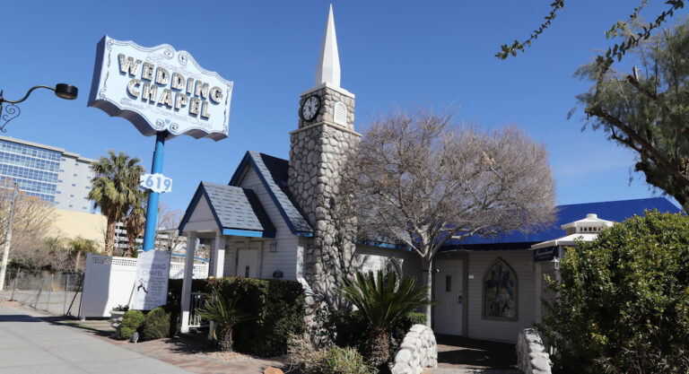 Graceland Wedding Chapel: Pourquoi autant de couples se marient à Las Vegas?