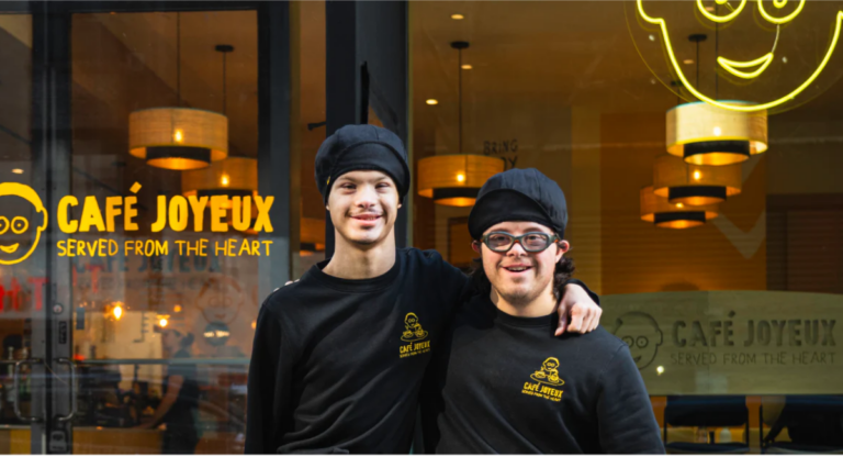 Ouverture du premier Café Joyeux sur Lexington Avenue à New York